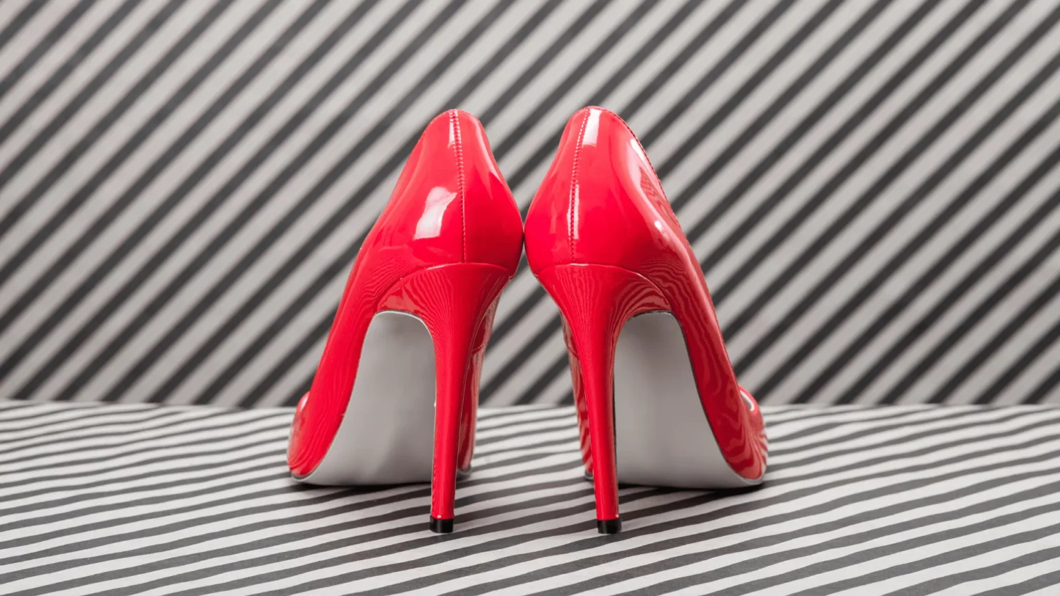 ‘n Virus met hoëhakskoene aan